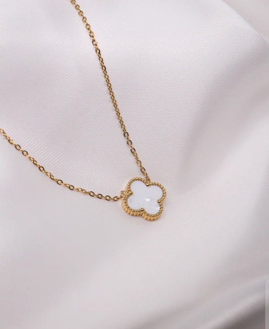 WHITE CLOVER PENDANT